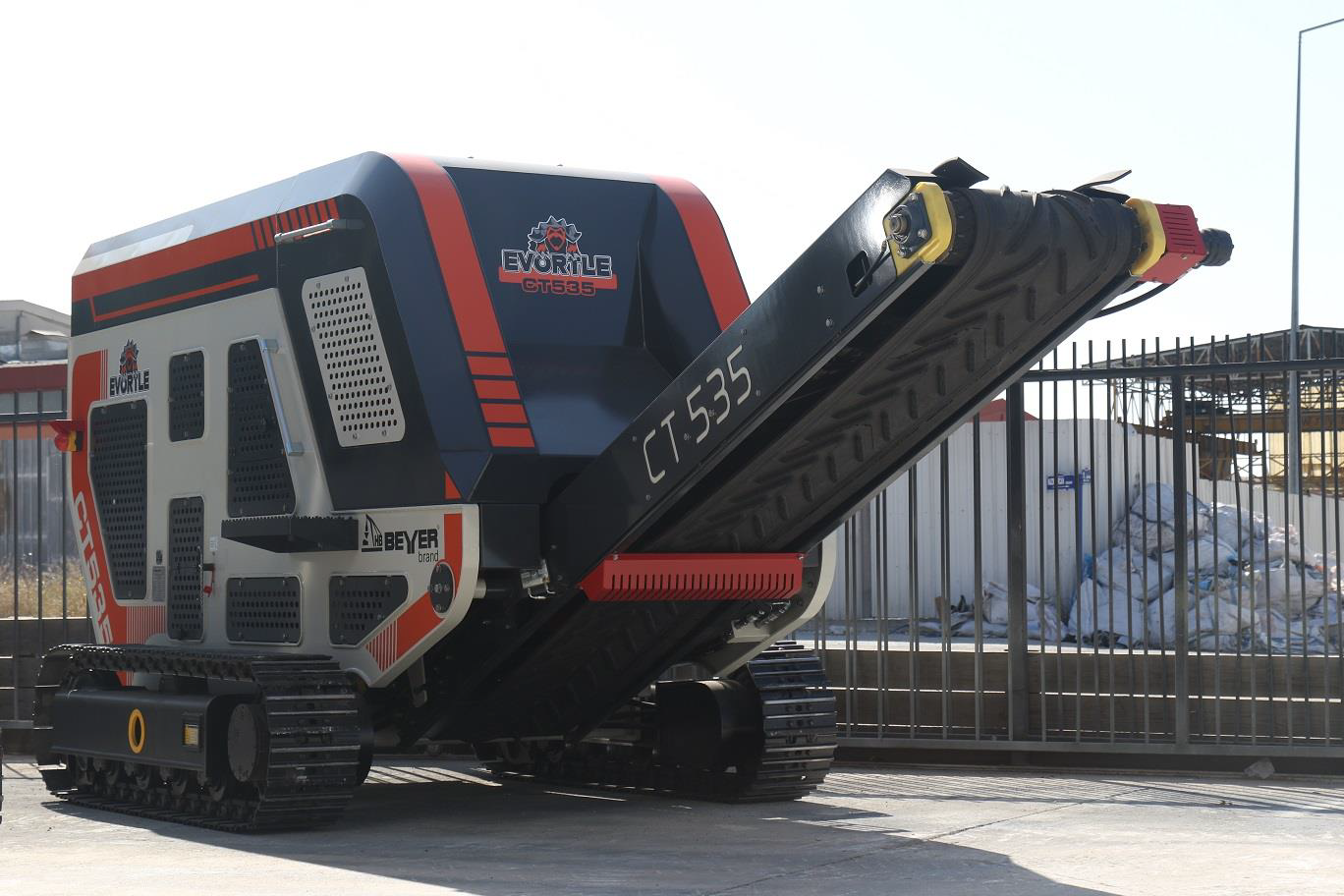 Beyer JC 0535-T stavebni drtič
